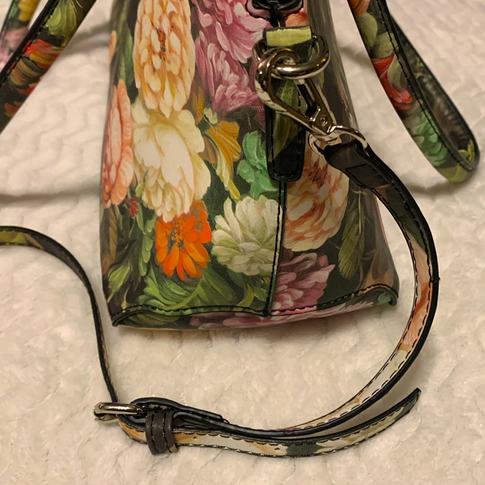 Gorgeous!!! Floral Purse - Picture 4 of 10